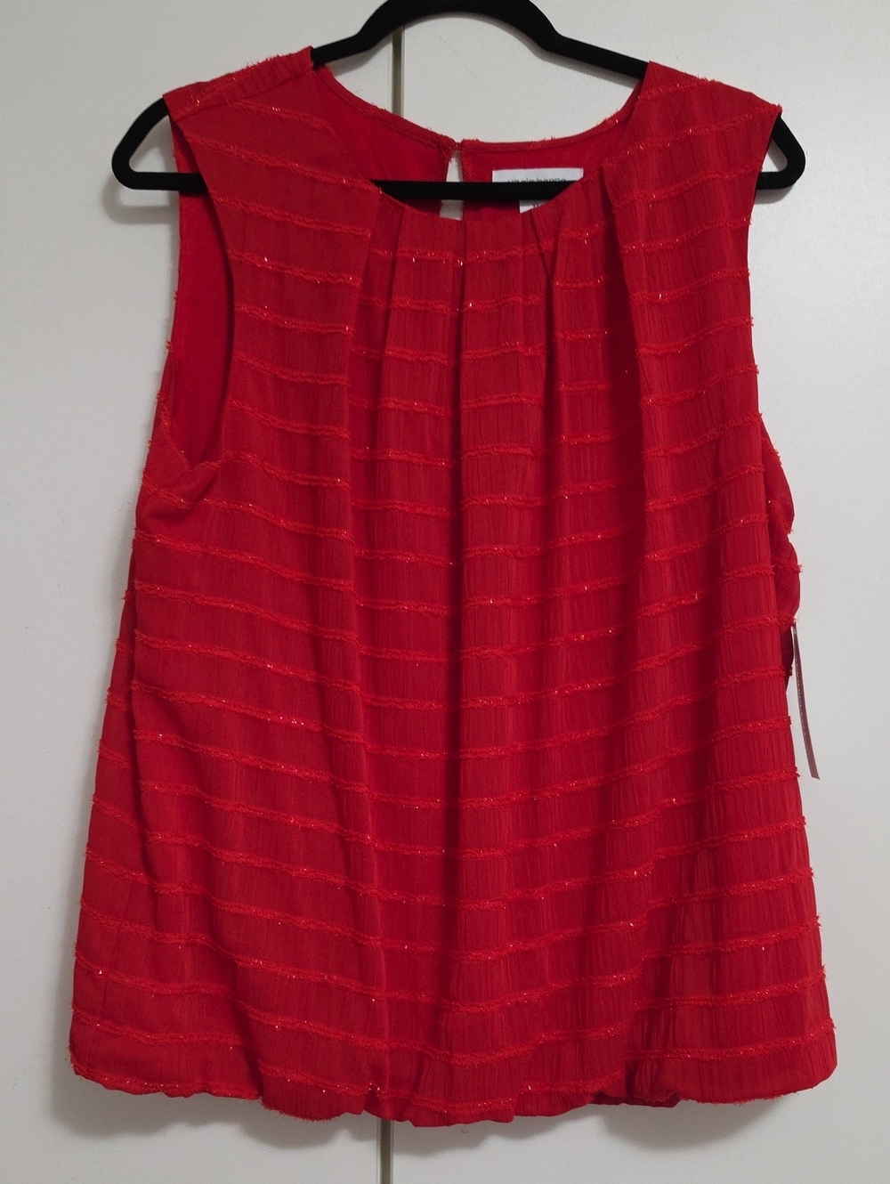 Liz Claiborne Red Sleeveless Textured Pleat-Front Shell